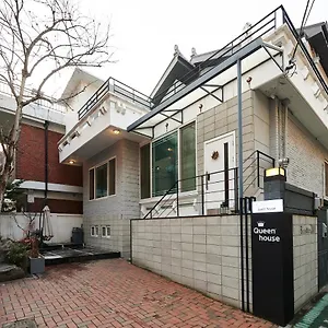 Queen House Hongdae Seul